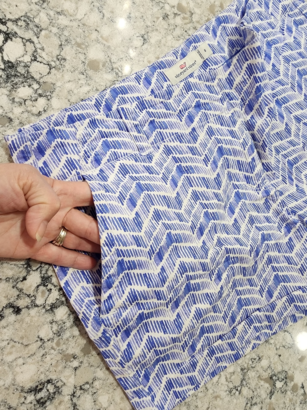 Vineyard Vines Blue Linear Whale Tail Print Casual Shorts Size 8